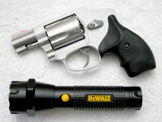 DeWalt 3AAA Flashlight Review