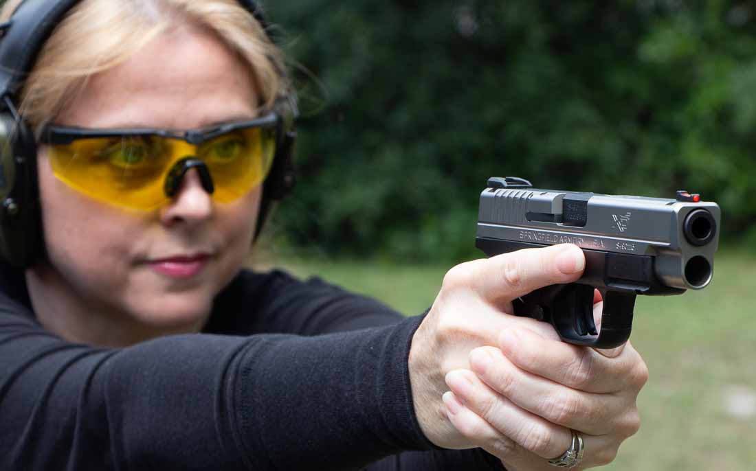beautiful blonde shooting an xd-s 4 inch pistol