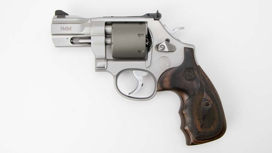 left side view of Smith and Wesson 986 revolver
