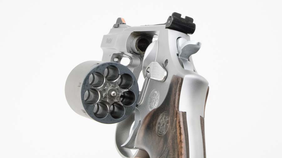 seven shot cylinder on Smith and Wesson 986