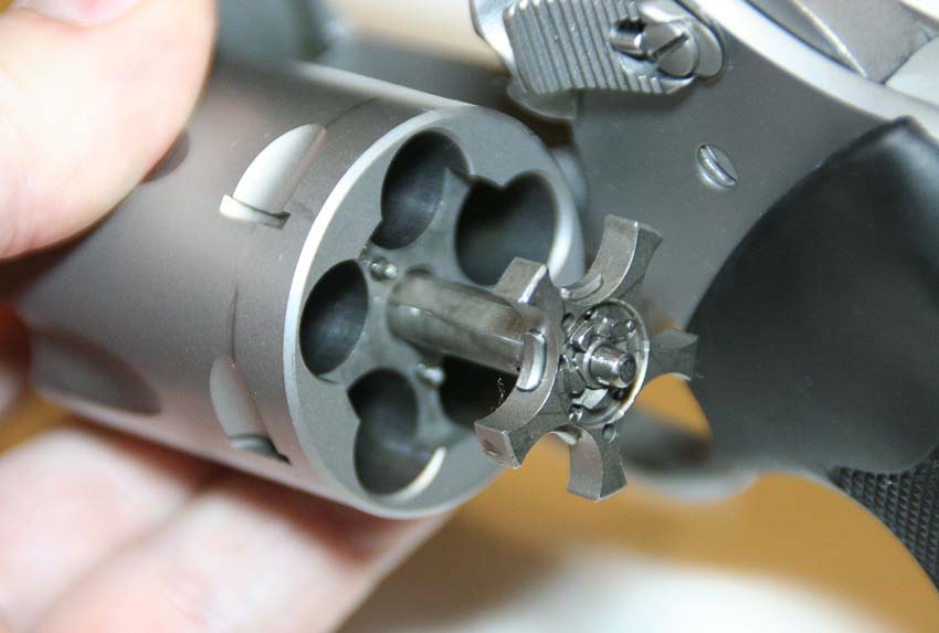 extractor star on cylinder of Charter Arms Pitbull